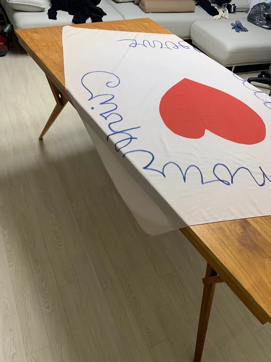 보강 작업을 마치고 안정적으로 서 있는 식탁수리 완료 모습