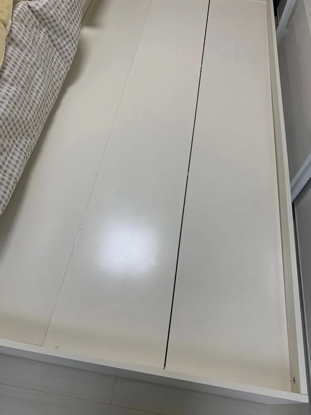 수납함 뚜껑 이음새를 정리한 수리 후 모습